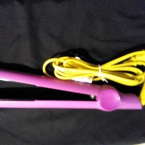 Drew Barrymore flower straightener